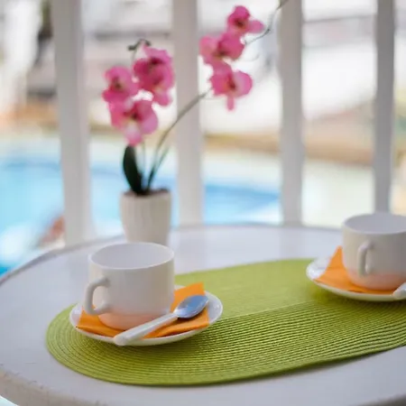 Y2e Lovely Pool View!! Close To Beach Lägenhet *